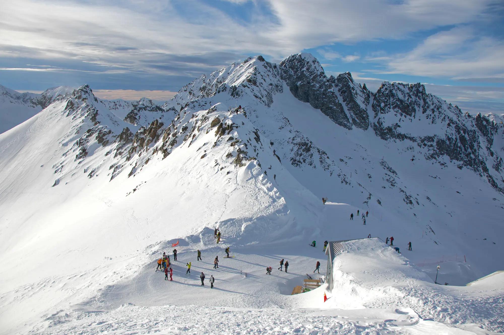 Udsigt over sneklædte Passo Tonale