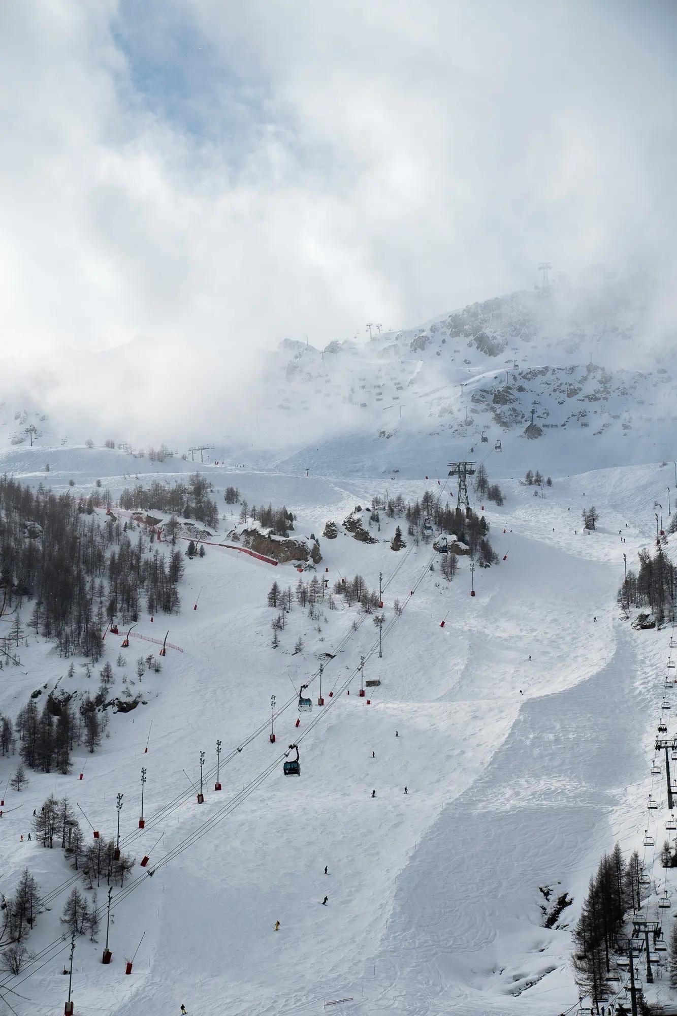 Udsigt til pist og lift i Val d'Isere